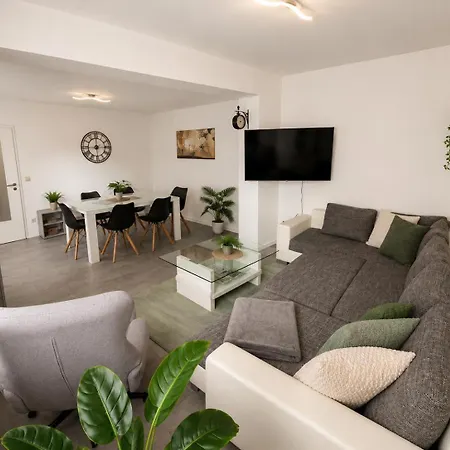 Apartamento Grosse Moderne Ferienwohnung, Ruhige Innenstadtlage