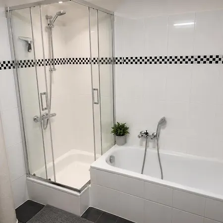 Grosse Moderne Ferienwohnung, Ruhige Innenstadtlage Apartamento Kassel